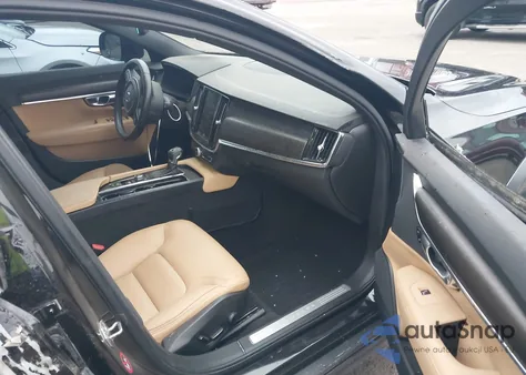 2018 Volvo V90 Cross Country T5 z USA, uszkodzony, nr VIN YV4102NK5J1035071